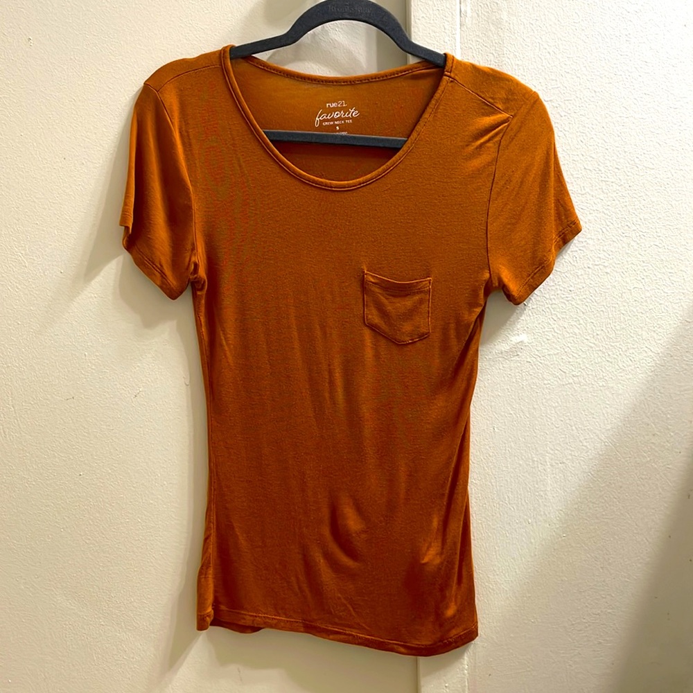 Rue 21 • favorite crew neck tee • small • light brown